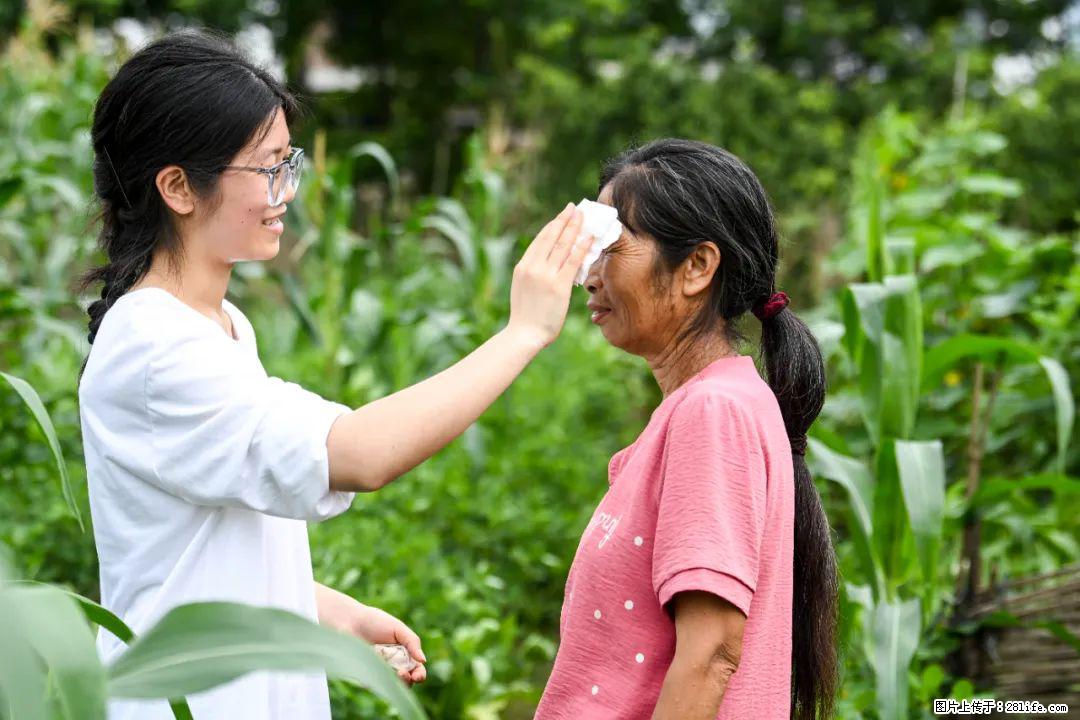 全网追的“扁担女孩”,找了一份暑假工,时薪12元 - 平凉生活资讯 - 平凉28生活网 pl.28life.com